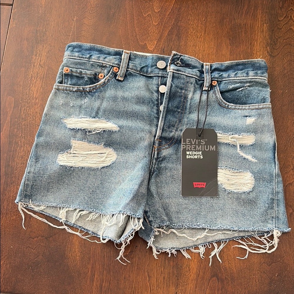 Levi's Wedgie Shorts • 27